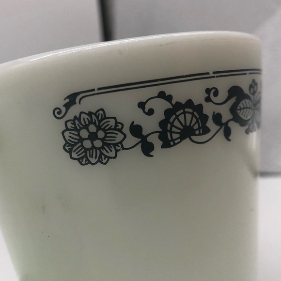 Vintage Pyrex Old Town Blue Onion Coffee Mugs x 2 i - Picture 4 of 5